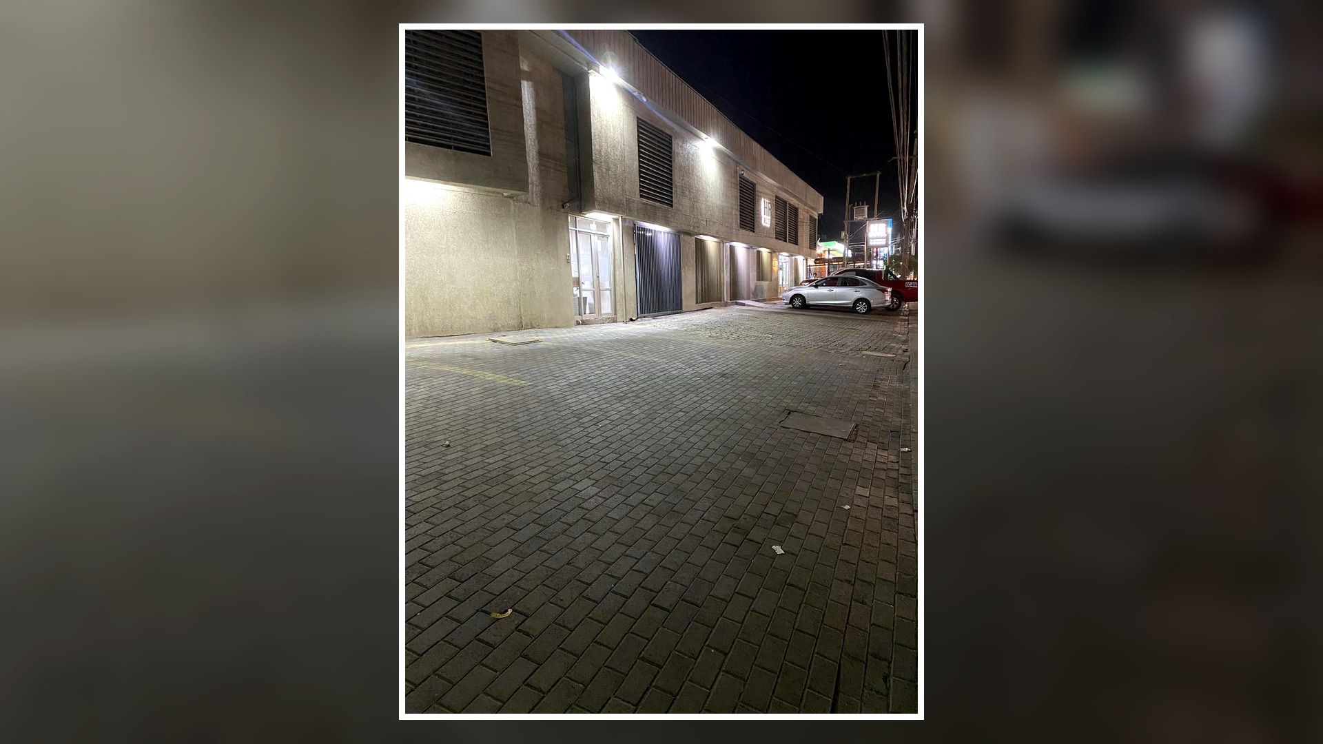 Fachada nocturna HR Hotel